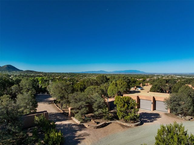 946 Cerro De La Paz, Santa Fe, NM 87501
