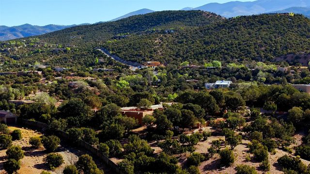 946 Cerro De La Paz, Santa Fe, NM 87501