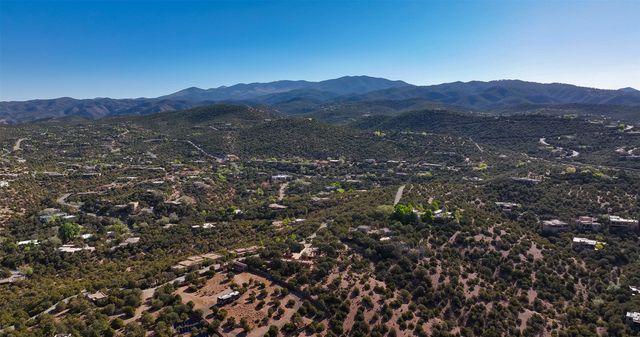 946 Cerro De La Paz, Santa Fe, NM 87501