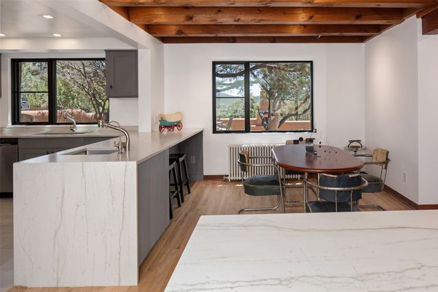 946 Cerro De La Paz, Santa Fe, NM 87501