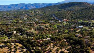 946 Cerro De La Paz, Santa Fe, NM 87501