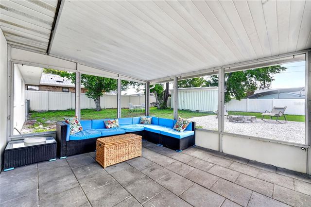 1885 FAYETTEVILLE AVENUE, Deltona, FL 32725