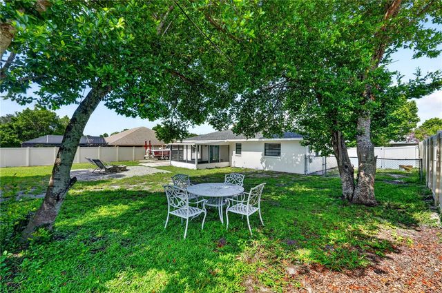 1885 FAYETTEVILLE AVENUE, Deltona, FL 32725