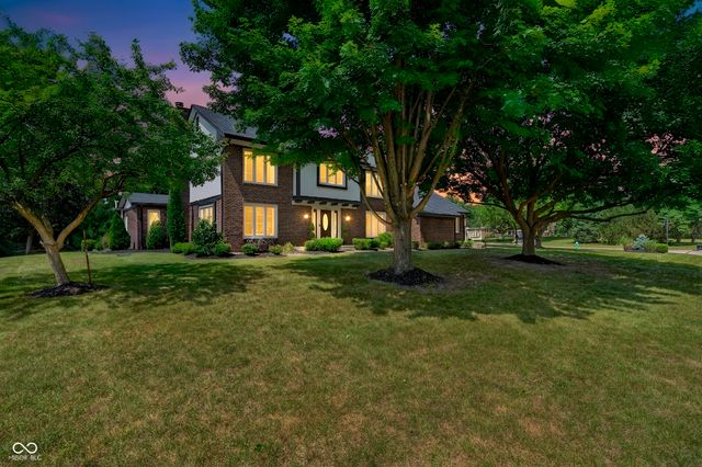 1565 Village Walk Drive, Zionsville, IN 46077