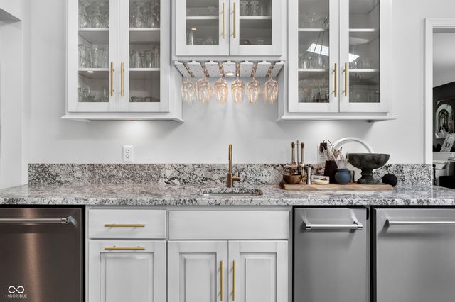 1565 Village Walk Drive, Zionsville, IN 46077