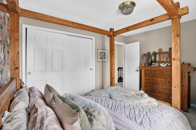 1565 Village Walk Drive, Zionsville, IN 46077