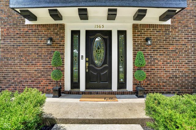 1565 Village Walk Drive, Zionsville, IN 46077