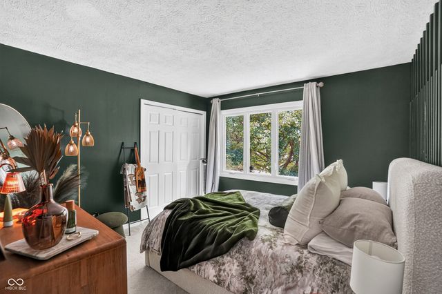 1565 Village Walk Drive, Zionsville, IN 46077