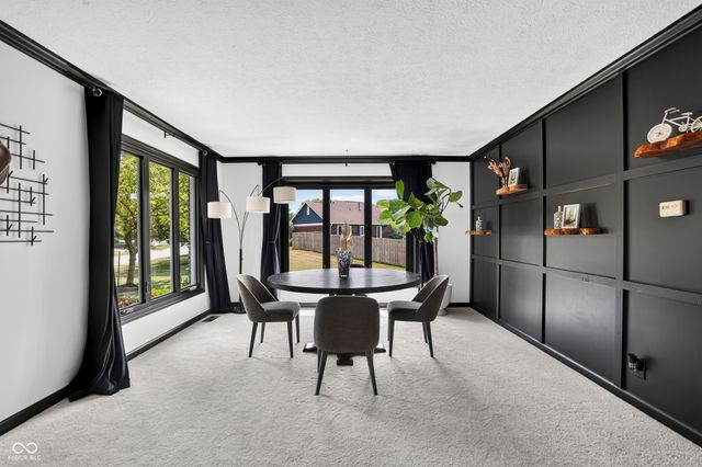 1565 Village Walk Drive, Zionsville, IN 46077
