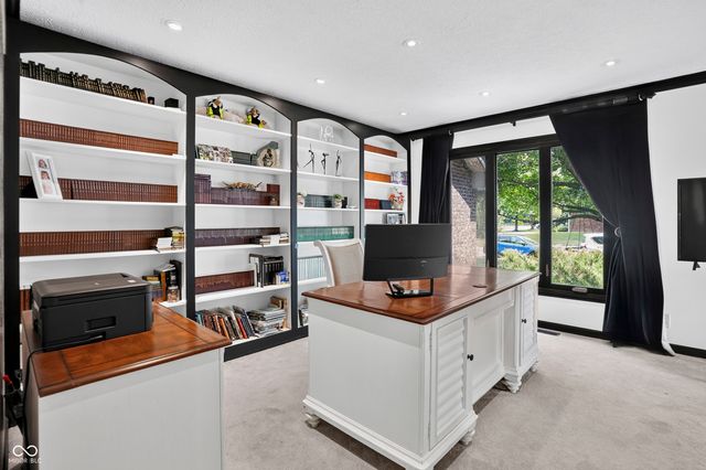 1565 Village Walk Drive, Zionsville, IN 46077