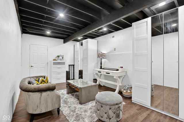 1565 Village Walk Drive, Zionsville, IN 46077