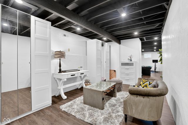 1565 Village Walk Drive, Zionsville, IN 46077