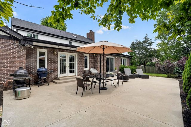 1565 Village Walk Drive, Zionsville, IN 46077