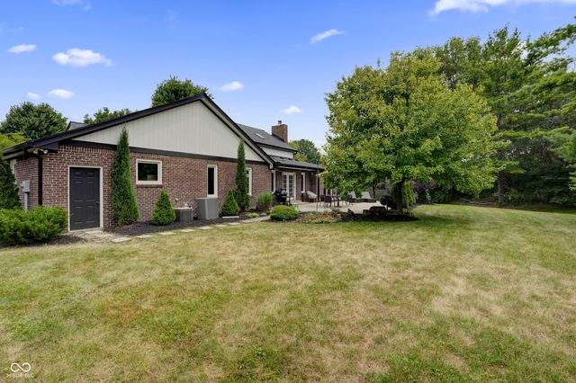 1565 Village Walk Drive, Zionsville, IN 46077