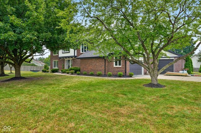 1565 Village Walk Drive, Zionsville, IN 46077