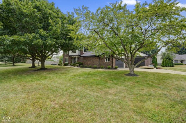 1565 Village Walk Drive, Zionsville, IN 46077