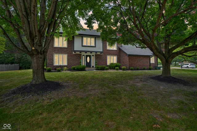 1565 Village Walk Drive, Zionsville, IN 46077