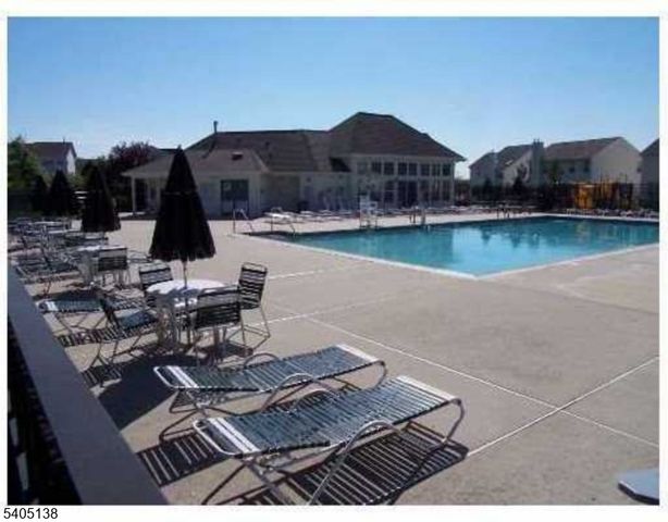 16 Puchala Dr, Sayreville Boro, NJ 08859