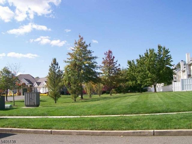 16 Puchala Dr, Sayreville Boro, NJ 08859