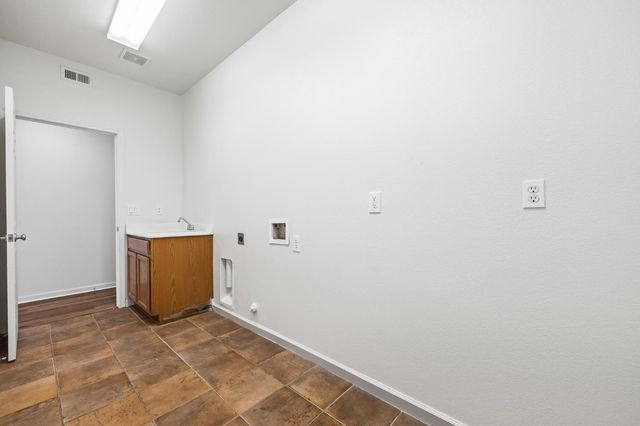 1804 Rancho Encantado Ct, Modesto, CA 95358