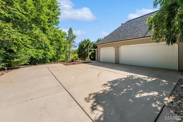 7812 White Tail Circle, Waterloo, IL 62298