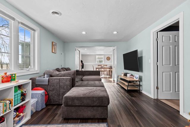 714 GIESE STREET, Hortonville, WI 54944