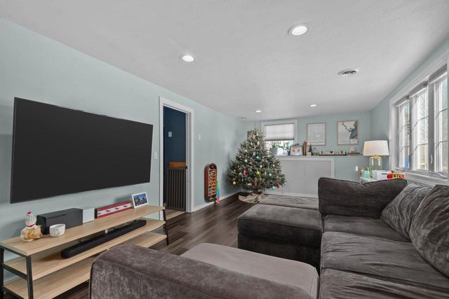 714 GIESE STREET, Hortonville, WI 54944