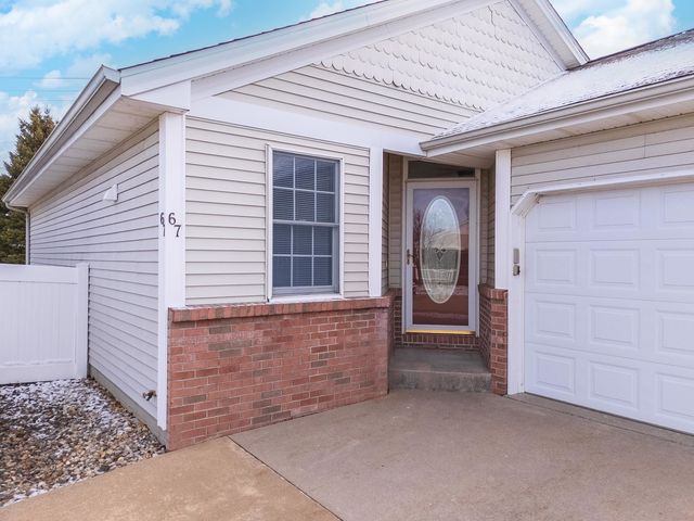 67 Astoria Way, Bloomington, IL 61704