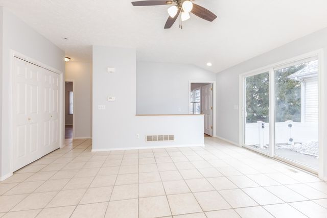 67 Astoria Way, Bloomington, IL 61704