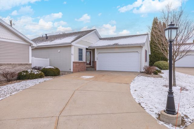 67 Astoria Way, Bloomington, IL 61704