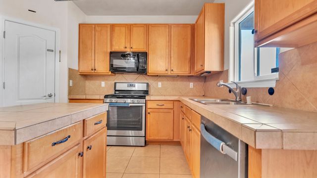 6512 Paseo Del Sol, Santa Fe, NM 87507