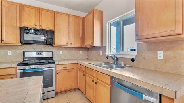 6512 Paseo Del Sol, Santa Fe, NM 87507