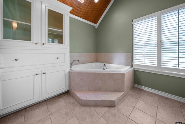 1101 Canada Street, Jacksonville, TX 75766