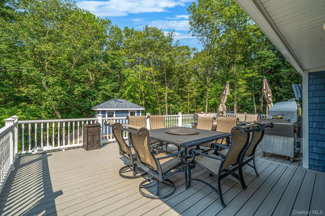 56 Old Homestead Road, Port Jefferson, NY 11777