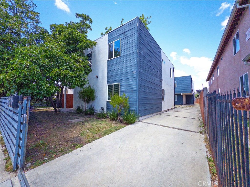 Image 1 of property listing at 645 W 97th, Los Angeles, CA 90044