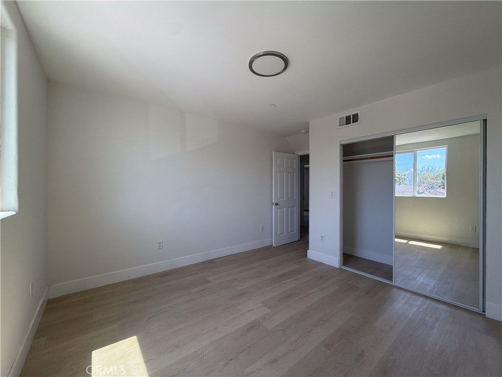 Image 12 of property listing at 645 W 97th, Los Angeles, CA 90044