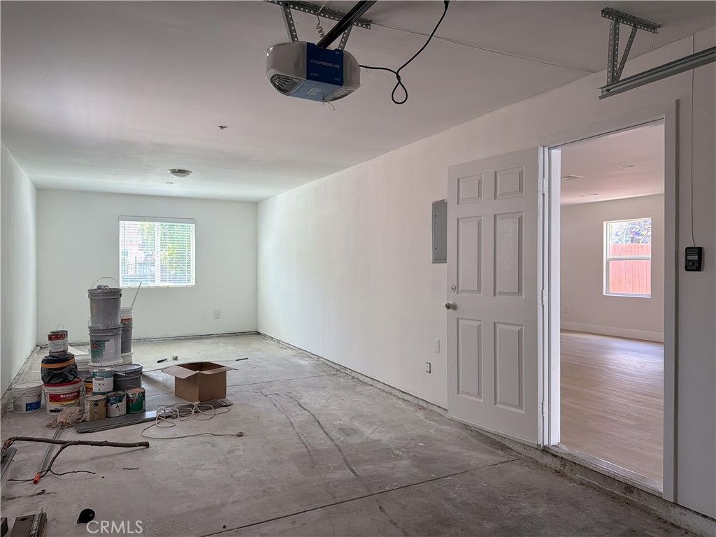 Image 13 of property listing at 645 W 97th, Los Angeles, CA 90044