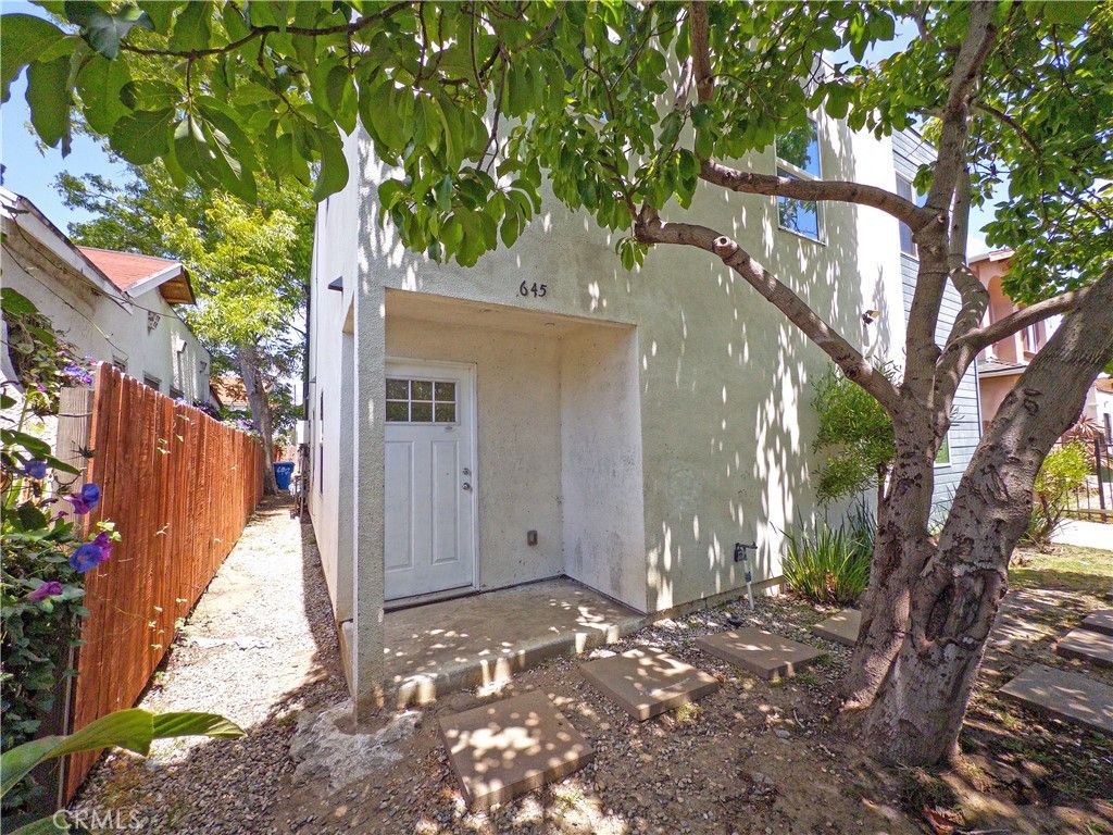 Image 2 of property listing at 645 W 97th, Los Angeles, CA 90044