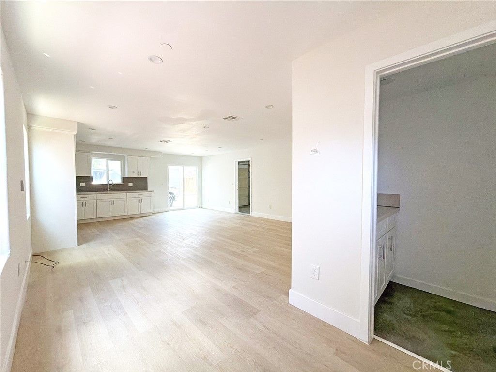 Image 3 of property listing at 645 W 97th, Los Angeles, CA 90044