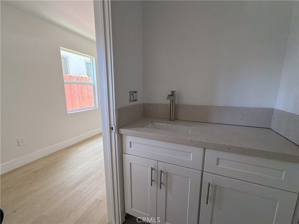 Image 4 of property listing at 645 W 97th, Los Angeles, CA 90044