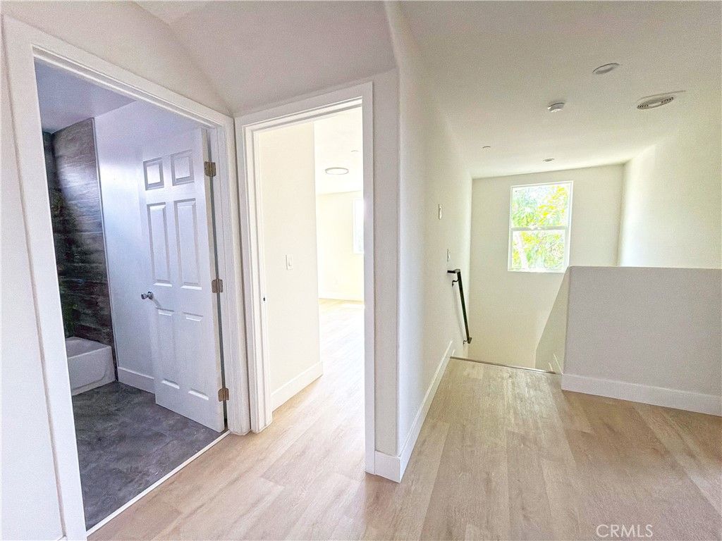 Image 7 of property listing at 645 W 97th, Los Angeles, CA 90044