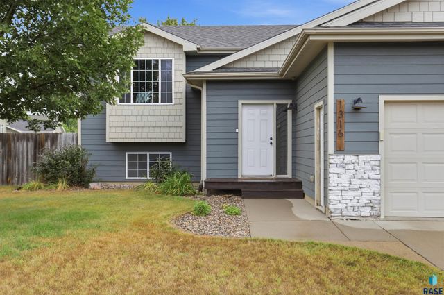 1316 W Creekside Dr Drive, Brandon, SD 57005