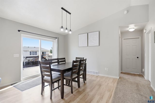 1316 W Creekside Dr Drive, Brandon, SD 57005