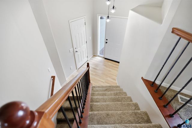 1316 W Creekside Dr Drive, Brandon, SD 57005