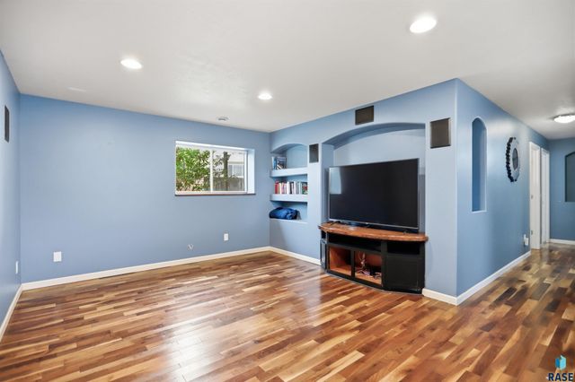 1316 W Creekside Dr Drive, Brandon, SD 57005