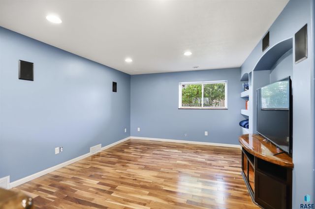 1316 W Creekside Dr Drive, Brandon, SD 57005