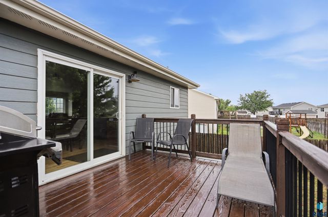 1316 W Creekside Dr Drive, Brandon, SD 57005