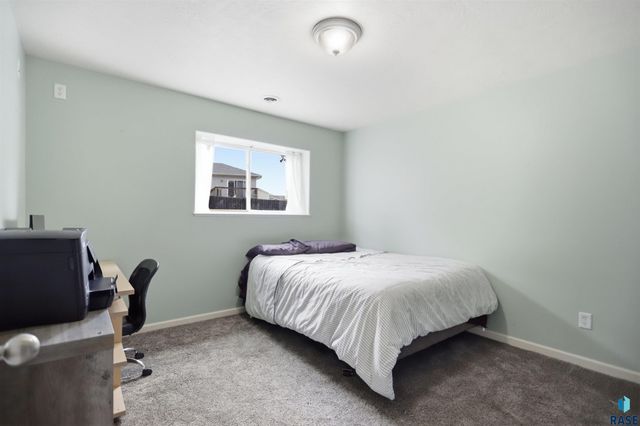 1316 W Creekside Dr Drive, Brandon, SD 57005