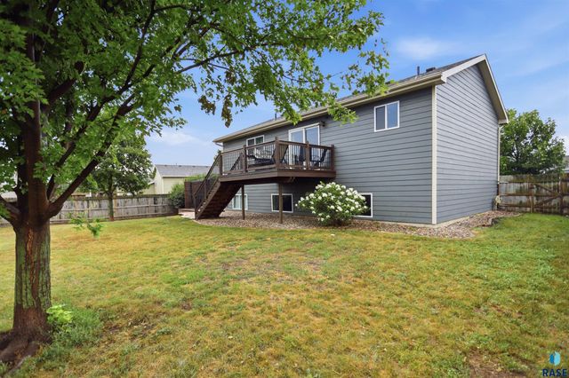 1316 W Creekside Dr Drive, Brandon, SD 57005