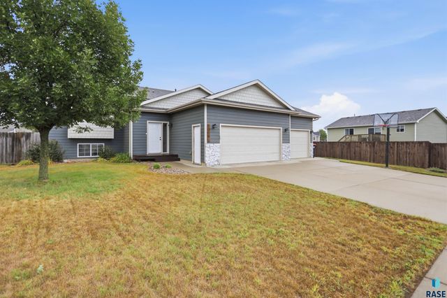 1316 W Creekside Dr Drive, Brandon, SD 57005